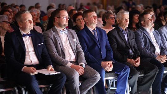 Dzień Kobiet w Leśniowicach. Pani bawiły się z zespołem Cookies Band cz. II [GALERIA ZDJĘĆ]