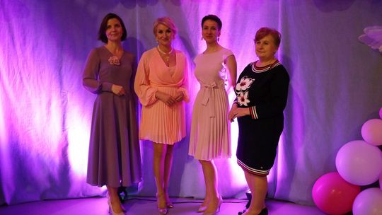 Dzień Kobiet w Leśniowicach. Pani bawiły się z zespołem Cookies Band cz. II [GALERIA ZDJĘĆ]