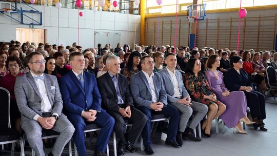 Dzień Kobiet w Leśniowicach. Pani bawiły się z zespołem Cookies Band cz. II [GALERIA ZDJĘĆ]