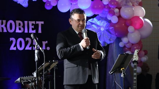 Dzień Kobiet w Leśniowicach. Pani bawiły się z zespołem Cookies Band cz. II [GALERIA ZDJĘĆ]