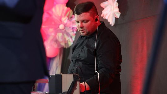 Dzień Kobiet w Leśniowicach. Pani bawiły się z zespołem Cookies Band cz. II [GALERIA ZDJĘĆ]