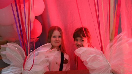 Dzień Kobiet w Leśniowicach. Pani bawiły się z zespołem Cookies Band cz. II [GALERIA ZDJĘĆ]