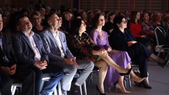 Dzień Kobiet w Leśniowicach. Pani bawiły się z zespołem Cookies Band cz. II [GALERIA ZDJĘĆ]