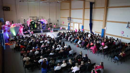 Dzień Kobiet w Leśniowicach. Pani bawiły się z zespołem Cookies Band cz. II [GALERIA ZDJĘĆ]