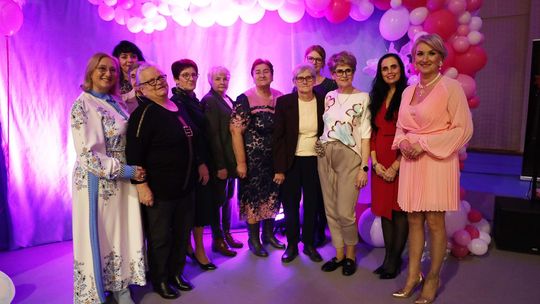 Dzień Kobiet w Leśniowicach. Pani bawiły się z zespołem Cookies Band cz. II [GALERIA ZDJĘĆ]