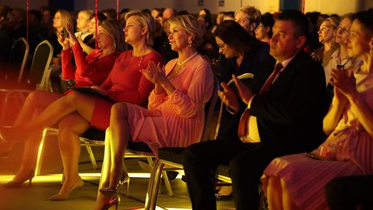 Dzień Kobiet w Leśniowicach. Pani bawiły się z zespołem Cookies Band cz. II [GALERIA ZDJĘĆ]