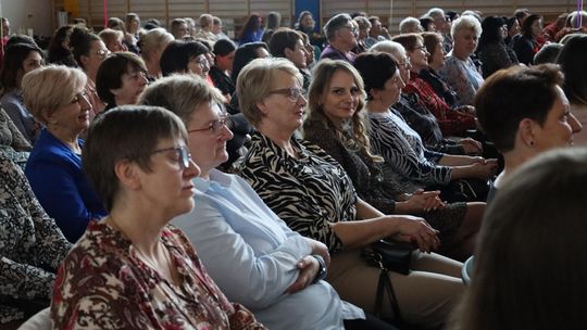 Dzień Kobiet w Leśniowicach. Pani bawiły się z zespołem Cookies Band cz. II [GALERIA ZDJĘĆ]
