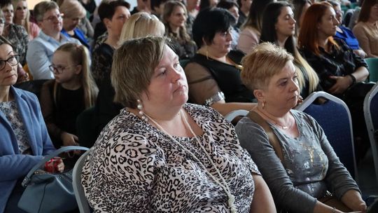 Dzień Kobiet w Leśniowicach. Pani bawiły się z zespołem Cookies Band cz. II [GALERIA ZDJĘĆ]