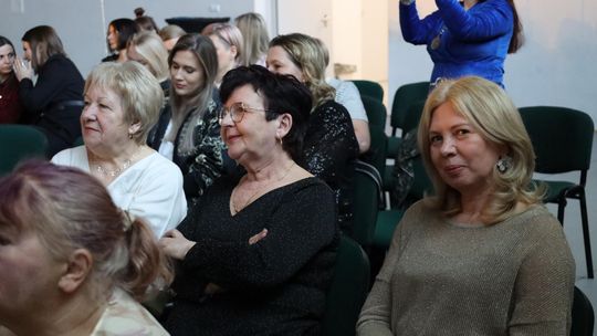 Dzień Kobiet w Leśniowicach. Pani bawiły się z zespołem Cookies Band cz. II [GALERIA ZDJĘĆ]