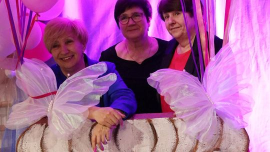 Dzień Kobiet w Leśniowicach. Pani bawiły się z zespołem Cookies Band cz. II [GALERIA ZDJĘĆ]