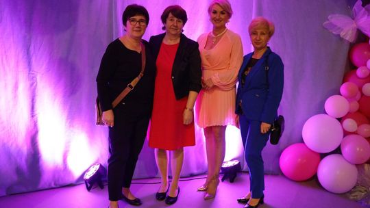 Dzień Kobiet w Leśniowicach. Pani bawiły się z zespołem Cookies Band cz. II [GALERIA ZDJĘĆ]