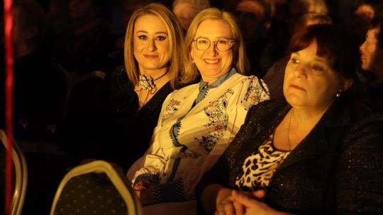 Dzień Kobiet w Leśniowicach. Pani bawiły się z zespołem Cookies Band cz. II [GALERIA ZDJĘĆ]