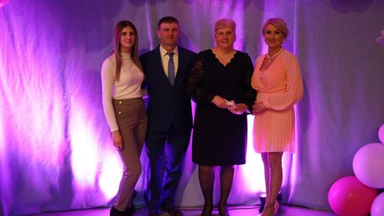 Dzień Kobiet w Leśniowicach. Pani bawiły się z zespołem Cookies Band cz. II [GALERIA ZDJĘĆ]