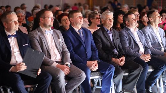 Dzień Kobiet w Leśniowicach. Pani bawiły się z zespołem Cookies Band cz. II [GALERIA ZDJĘĆ]