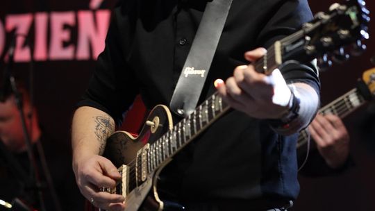 Dzień Kobiet w Leśniowicach. Pani bawiły się z zespołem Cookies Band cz. II [GALERIA ZDJĘĆ]