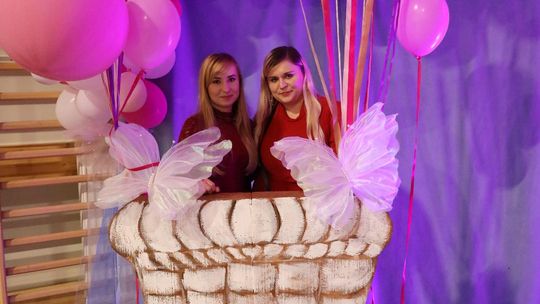 Dzień Kobiet w Leśniowicach. Pani bawiły się z zespołem Cookies Band cz. II [GALERIA ZDJĘĆ]