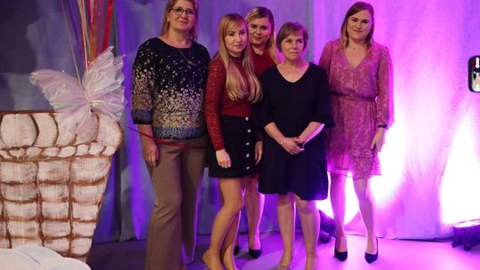 Dzień Kobiet w Leśniowicach. Pani bawiły się z zespołem Cookies Band cz. II [GALERIA ZDJĘĆ]