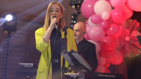 Dzień Kobiet w Leśniowicach. Pani bawiły się z zespołem Cookies Band cz. II [GALERIA ZDJĘĆ]