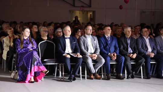 Dzień Kobiet w Leśniowicach. Pani bawiły się z zespołem Cookies Band cz. II [GALERIA ZDJĘĆ]