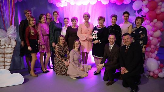 Dzień Kobiet w Leśniowicach. Pani bawiły się z zespołem Cookies Band cz. II [GALERIA ZDJĘĆ]