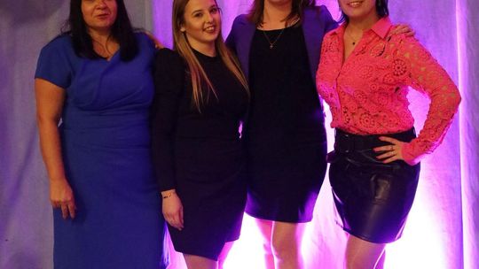 Dzień Kobiet w Leśniowicach. Pani bawiły się z zespołem Cookies Band cz. II [GALERIA ZDJĘĆ]