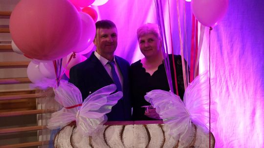 Dzień Kobiet w Leśniowicach. Pani bawiły się z zespołem Cookies Band cz. II [GALERIA ZDJĘĆ]