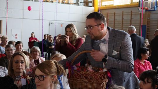 Dzień Kobiet w Leśniowicach. Pani bawiły się z zespołem Cookies Band cz. II [GALERIA ZDJĘĆ]