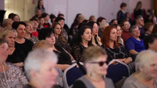 Dzień Kobiet w Leśniowicach. Pani bawiły się z zespołem Cookies Band cz. II [GALERIA ZDJĘĆ]