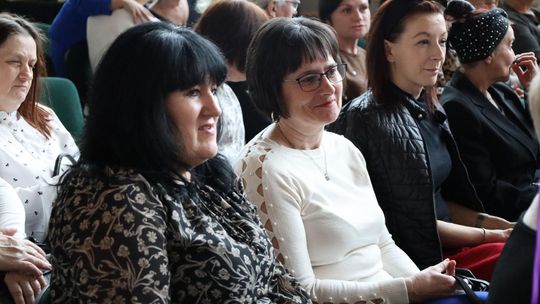 Dzień Kobiet w Leśniowicach. Pani bawiły się z zespołem Cookies Band cz. II [GALERIA ZDJĘĆ]