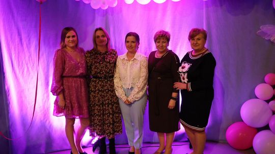 Dzień Kobiet w Leśniowicach. Pani bawiły się z zespołem Cookies Band cz. II [GALERIA ZDJĘĆ]