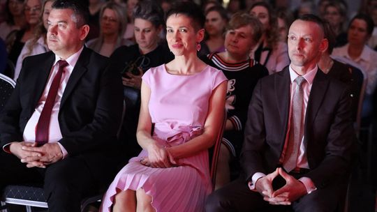 Dzień Kobiet w Leśniowicach. Pani bawiły się z zespołem Cookies Band cz. II [GALERIA ZDJĘĆ]