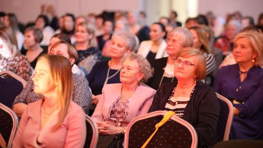 Dzień Kobiet w Leśniowicach. Pani bawiły się z zespołem Cookies Band cz. II [GALERIA ZDJĘĆ]