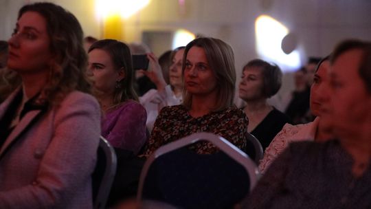 Dzień Kobiet w Leśniowicach. Pani bawiły się z zespołem Cookies Band cz. II [GALERIA ZDJĘĆ]