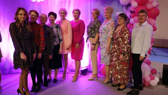 Dzień Kobiet w Leśniowicach. Pani bawiły się z zespołem Cookies Band cz. II [GALERIA ZDJĘĆ]