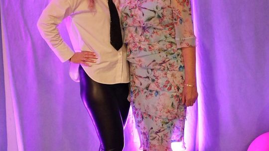 Dzień Kobiet w Leśniowicach. Pani bawiły się z zespołem Cookies Band cz. II [GALERIA ZDJĘĆ]