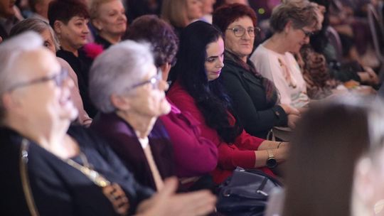 Dzień Kobiet w Leśniowicach. Pani bawiły się z zespołem Cookies Band cz. II [GALERIA ZDJĘĆ]