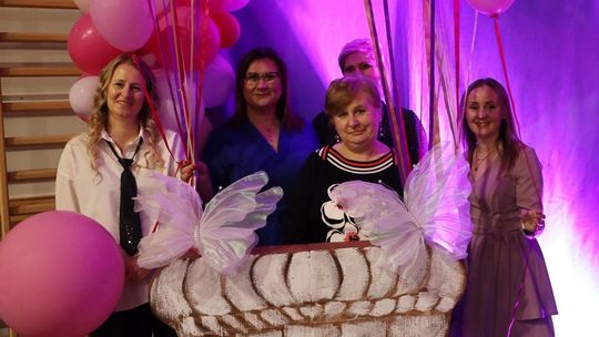 Dzień Kobiet w Leśniowicach. Pani bawiły się z zespołem Cookies Band cz. II [GALERIA ZDJĘĆ]