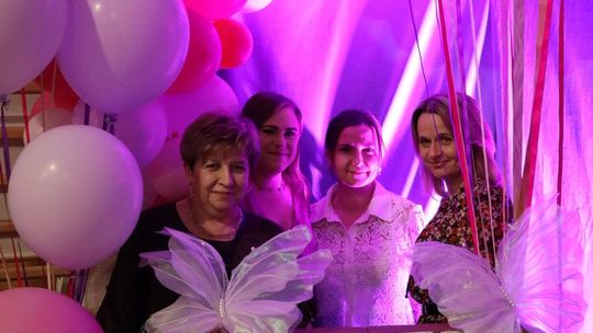 Dzień Kobiet w Leśniowicach. Pani bawiły się z zespołem Cookies Band cz. II [GALERIA ZDJĘĆ]