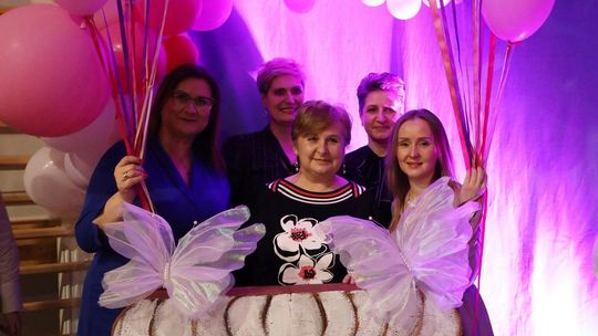 Dzień Kobiet w Leśniowicach. Pani bawiły się z zespołem Cookies Band cz. II [GALERIA ZDJĘĆ]