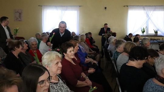 Gm. Białopole. Gminny Dzień Kobiet w świetlicy w Raciborowicach–Kolonii [GALERIA ZDJĘĆ]