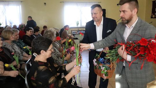 Gm. Białopole. Gminny Dzień Kobiet w świetlicy w Raciborowicach–Kolonii [GALERIA ZDJĘĆ]