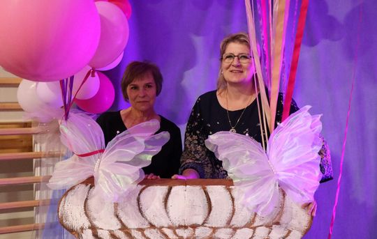 Dzień Kobiet w Leśniowicach. Pani bawiły się z zespołem Cookies Band cz. II [GALERIA ZDJĘĆ]