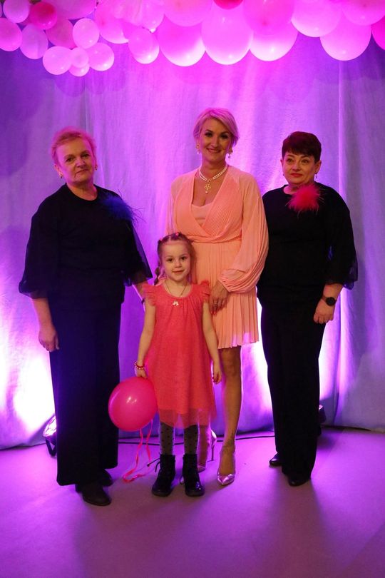 Dzień Kobiet w Leśniowicach. Pani bawiły się z zespołem Cookies Band cz. II [GALERIA ZDJĘĆ]