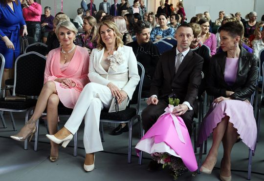 Dzień Kobiet w Leśniowicach. Pani bawiły się z zespołem Cookies Band cz. II [GALERIA ZDJĘĆ]