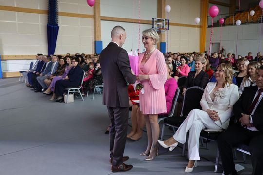 Dzień Kobiet w Leśniowicach. Pani bawiły się z zespołem Cookies Band cz. II [GALERIA ZDJĘĆ]