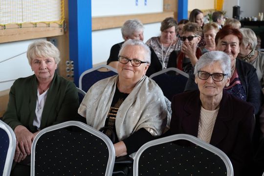 Dzień Kobiet w Leśniowicach. Pani bawiły się z zespołem Cookies Band cz. II [GALERIA ZDJĘĆ]