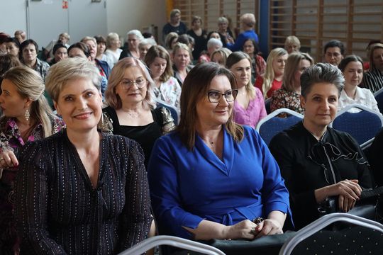 Dzień Kobiet w Leśniowicach. Pani bawiły się z zespołem Cookies Band cz. II [GALERIA ZDJĘĆ]