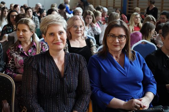 Dzień Kobiet w Leśniowicach. Pani bawiły się z zespołem Cookies Band cz. II [GALERIA ZDJĘĆ]