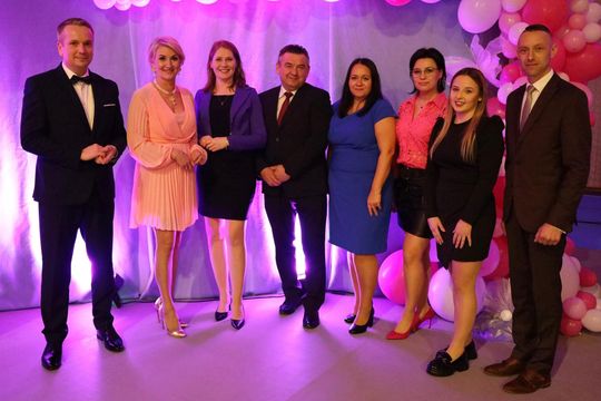 Dzień Kobiet w Leśniowicach. Pani bawiły się z zespołem Cookies Band cz. II [GALERIA ZDJĘĆ]