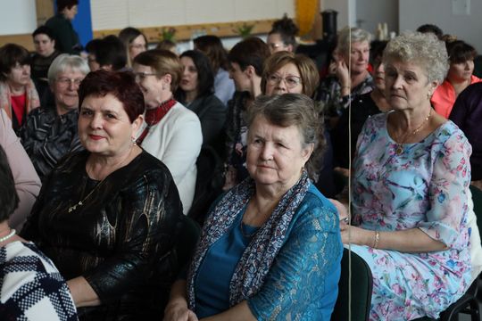 Dzień Kobiet w Leśniowicach. Pani bawiły się z zespołem Cookies Band cz. II [GALERIA ZDJĘĆ]